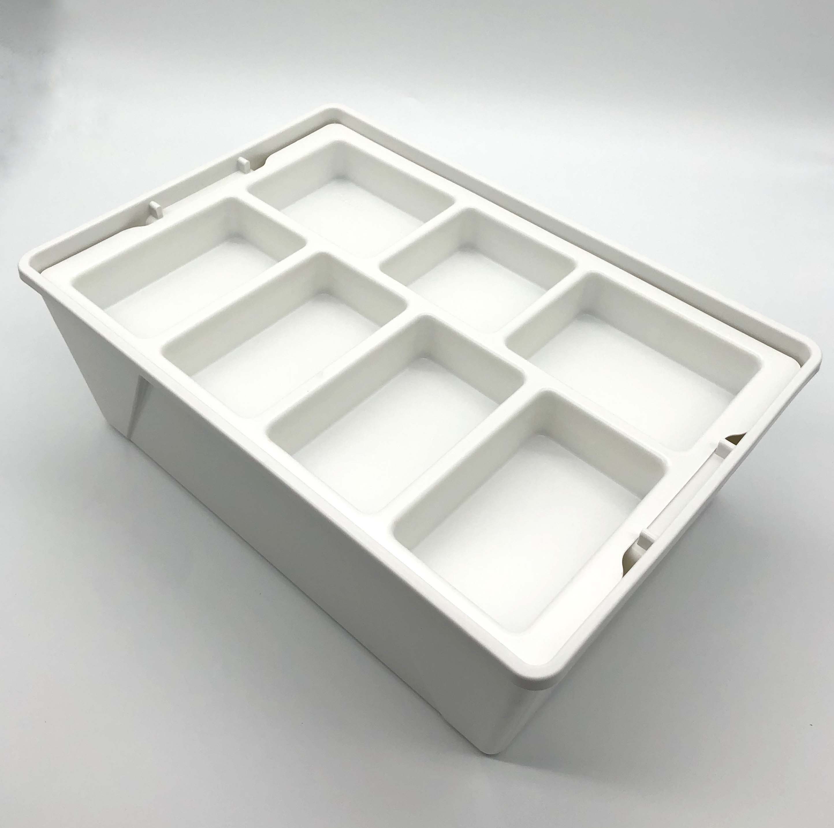 stoarge container with compartment