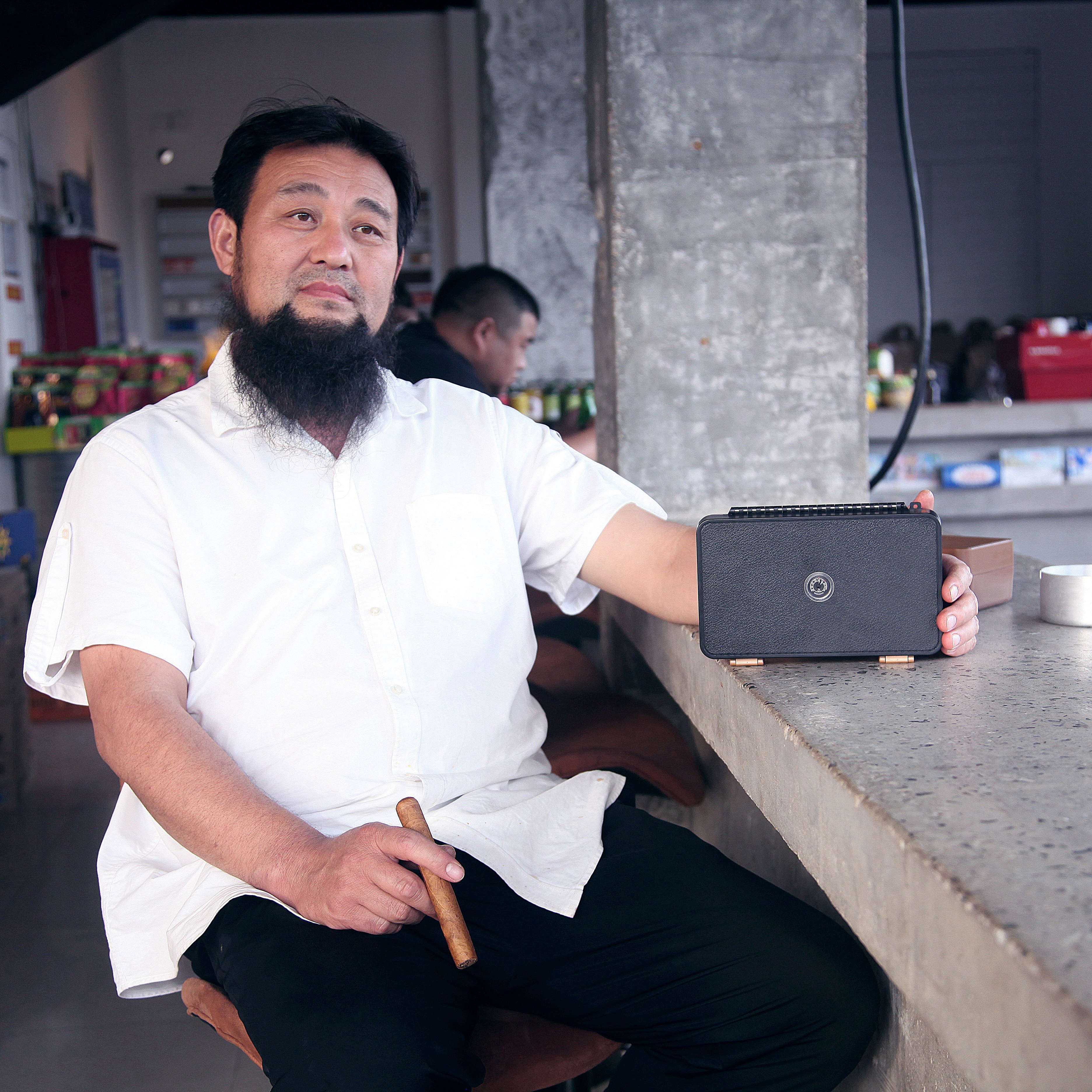 Factory Wholesale Small Waterproof Plastic Cigar Smoking Gift Case with custom color