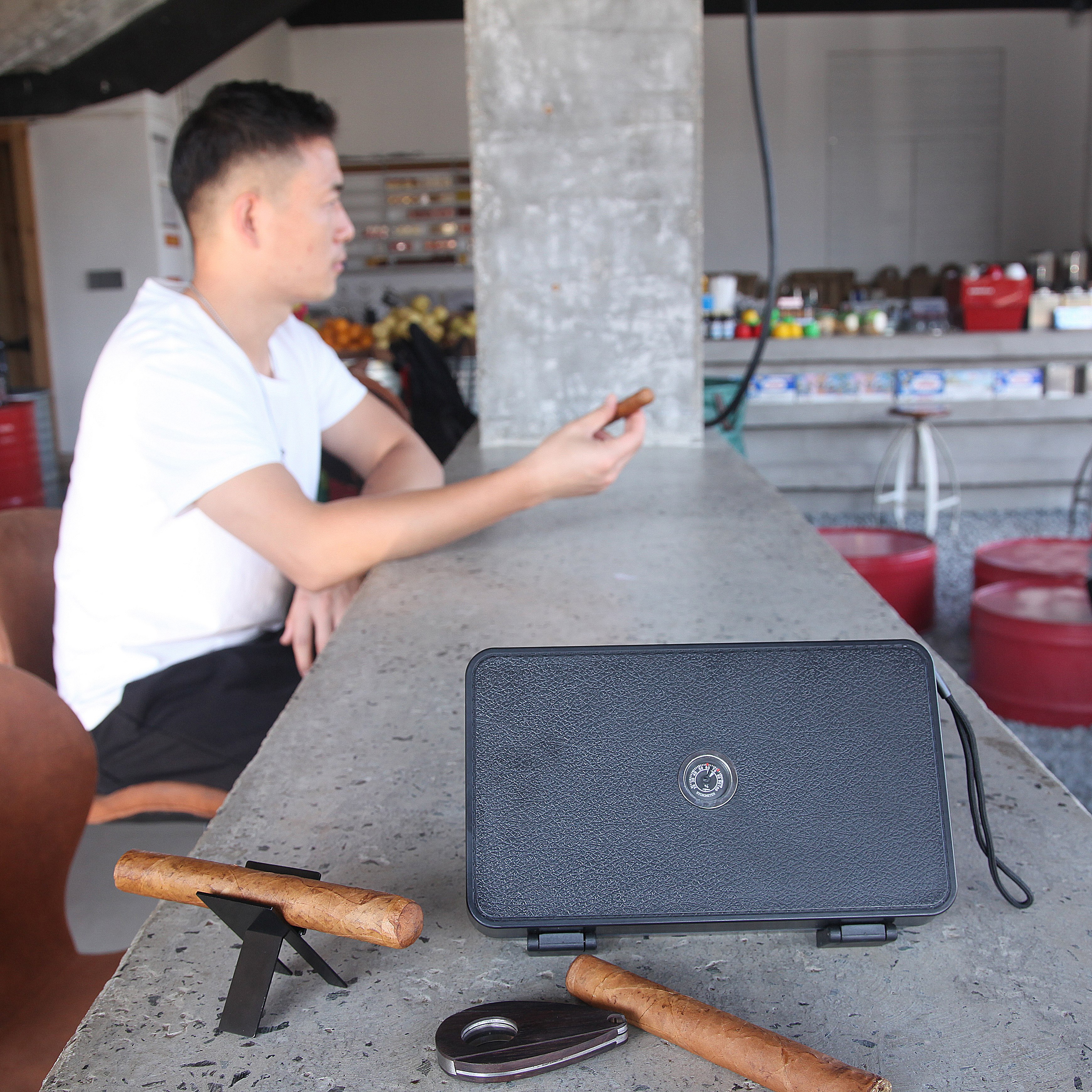 Factory Wholesale Small Waterproof Plastic Cigar Smoking Gift Case with custom color