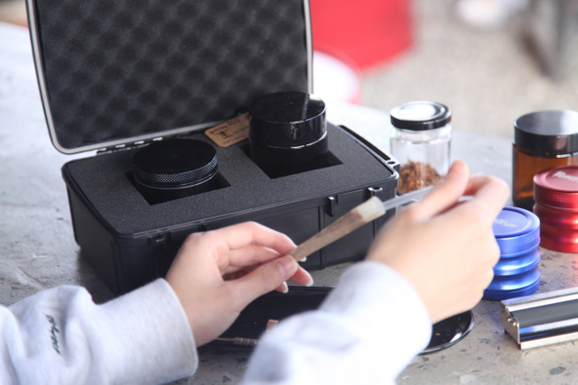[BP-8002] China Factory High Quality Hard Plastic Smoke Accessories Travel Case Smoke Shop Supplies Smoking Tray with Custom Logo Foam Color